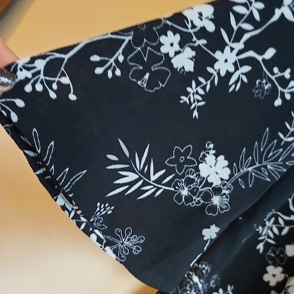 4/$25 Floral print kimono with wide sleeves - Picture 5 of 10